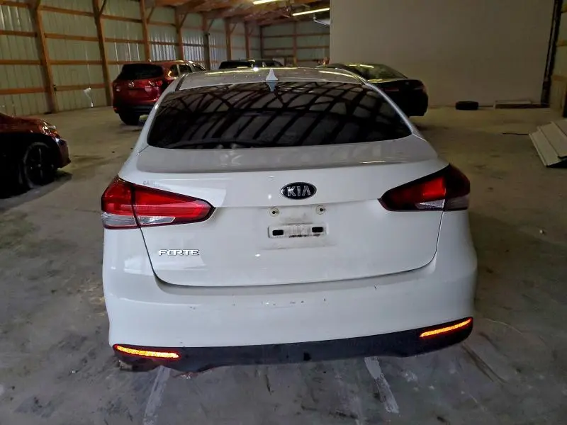 2017 KIA FORTE LX  