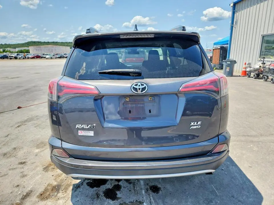 2018 TOYOTA RAV4 XLE  