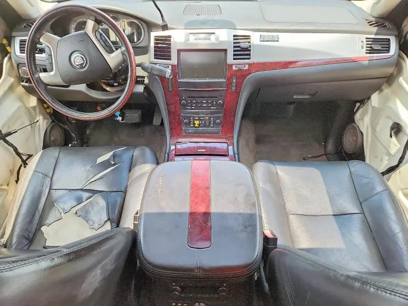 2011 CADILLAC ESCALADE LUXURY  