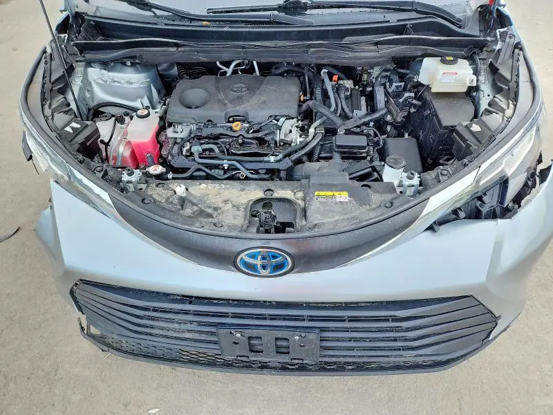 2021 TOYOTA SIENNA LE 8-PASSENGER  