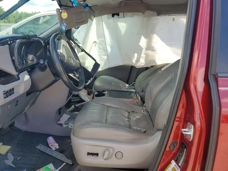 2017 TOYOTA SIENNA XLE PREMIUM 8-PASSENGER  