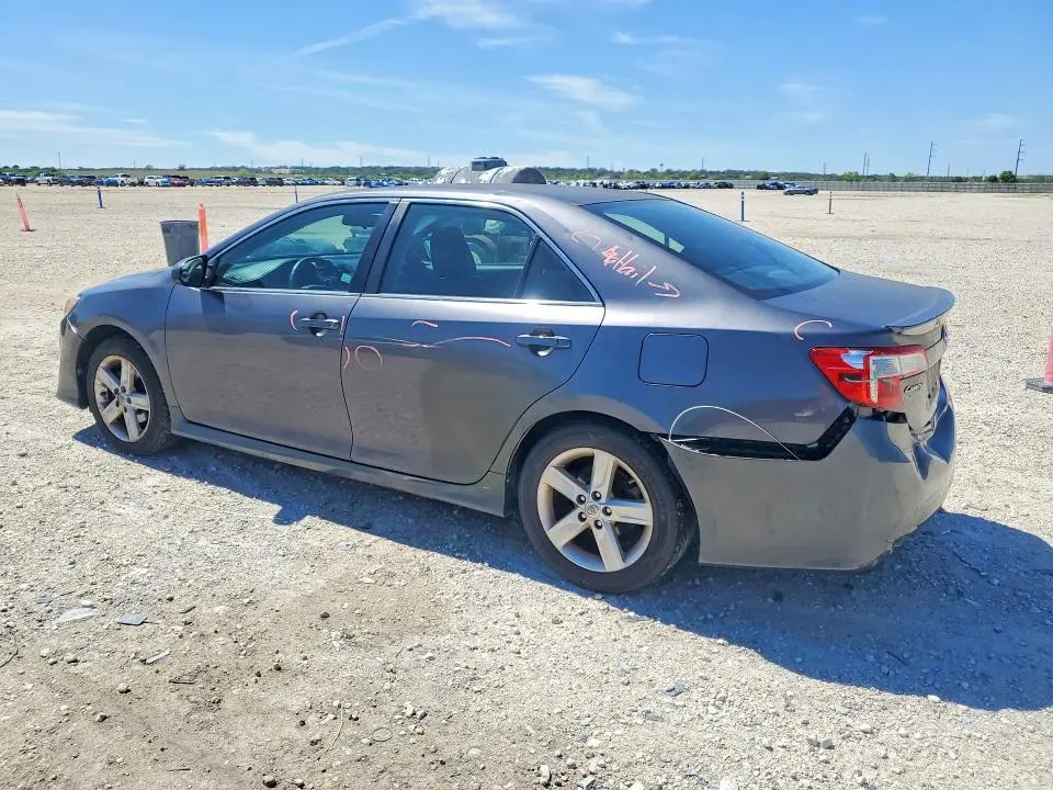 2014 TOYOTA CAMRY SE  