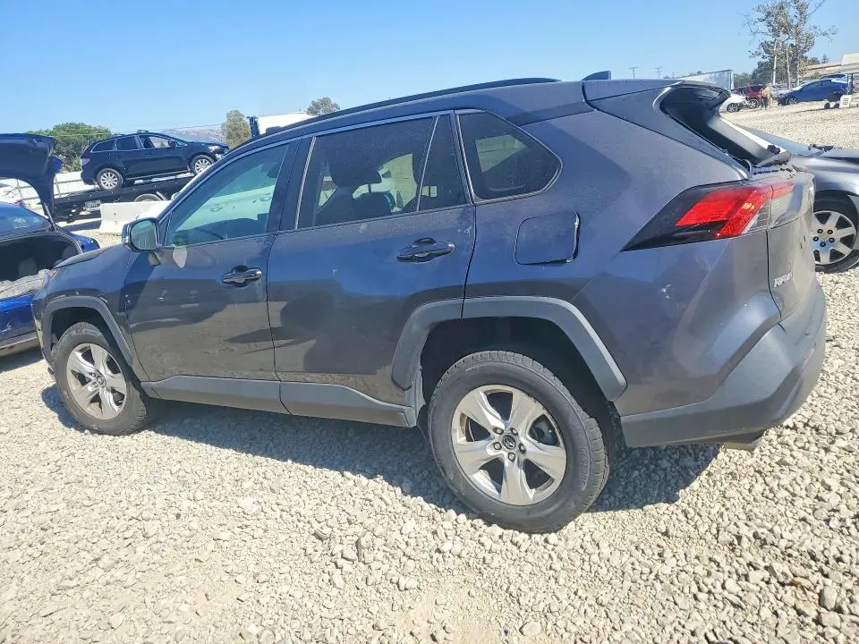 2021 TOYOTA RAV4 XLE  
