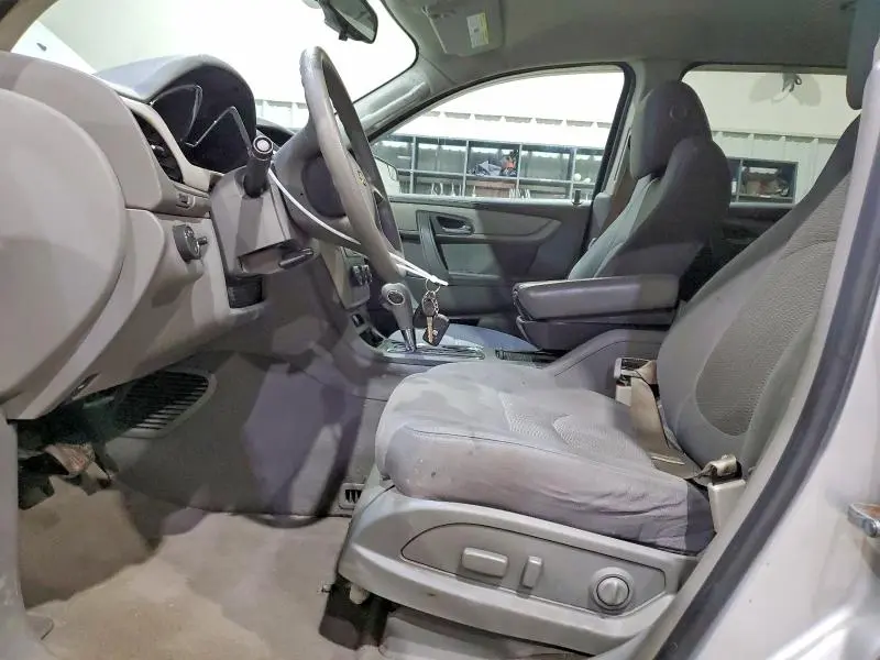 2013 CHEVROLET TRAVERSE LS  