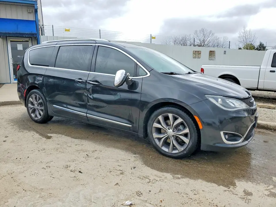2018 CHRYSLER PACIFICA LIMITED  