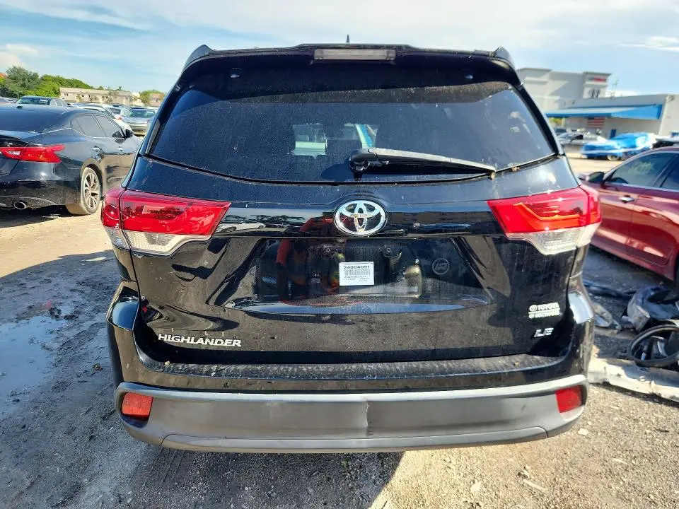 2019 TOYOTA HIGHLANDER LE PLUS  