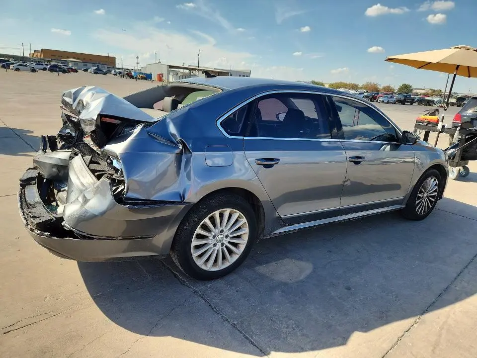 2016 VOLKSWAGEN PASSAT SE  