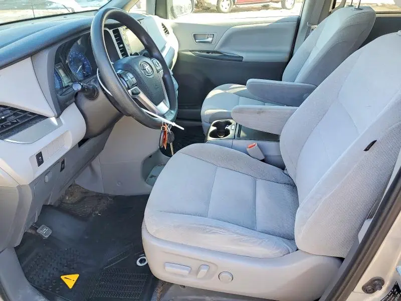 2020 TOYOTA SIENNA LE  