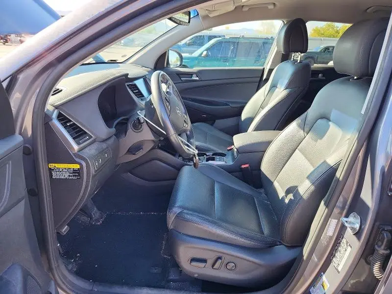 2017 HYUNDAI TUCSON SE PLUS  