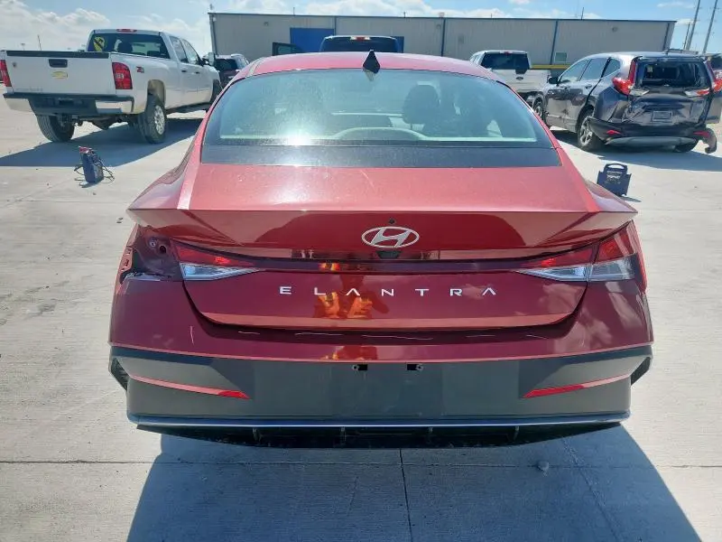 2024 HYUNDAI ELANTRA SEL  
