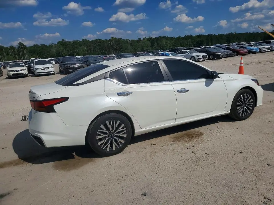 2024 NISSAN ALTIMA SV  