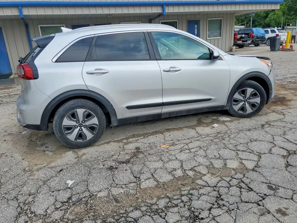 2017 KIA NIRO LX  