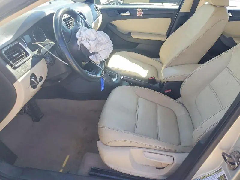2012 VOLKSWAGEN JETTA SE  