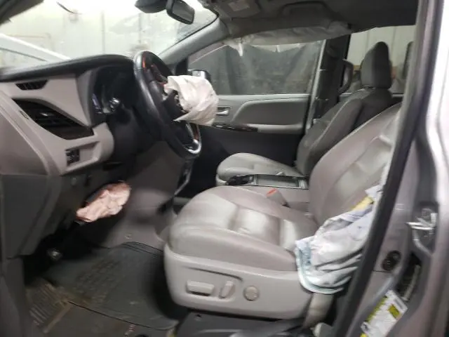 2018 TOYOTA SIENNA XLE  