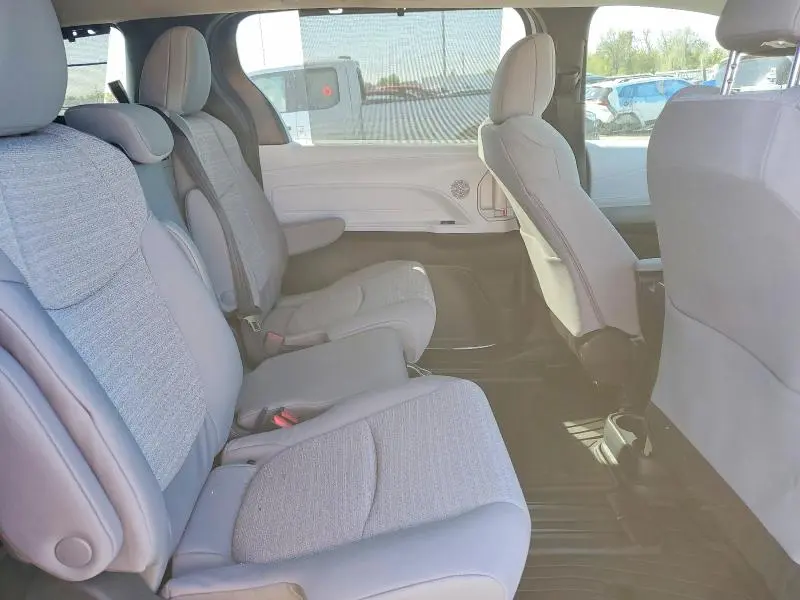2026 TOYOTA SIENNA LE  