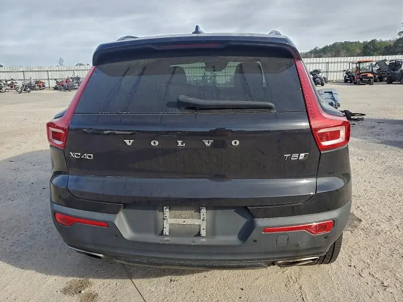 2020 VOLVO XC40 T5 R-DESIGN  