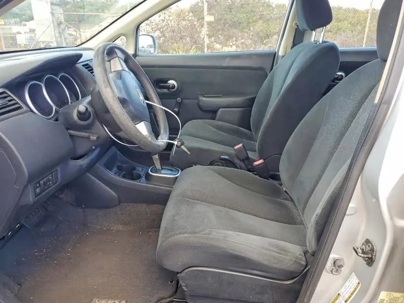 2010 NISSAN VERSA S  