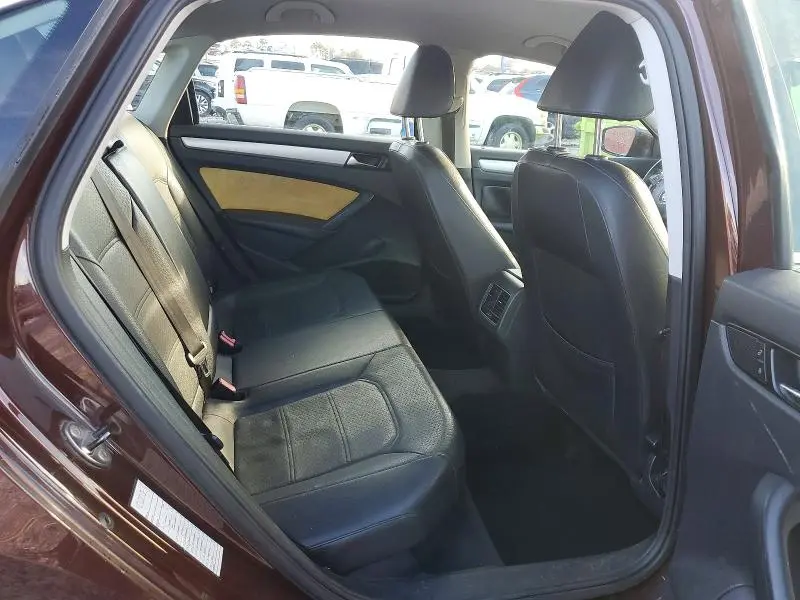 2013 VOLKSWAGEN PASSAT SE  