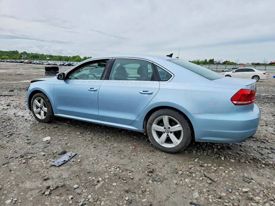 2013 VOLKSWAGEN PASSAT SE  