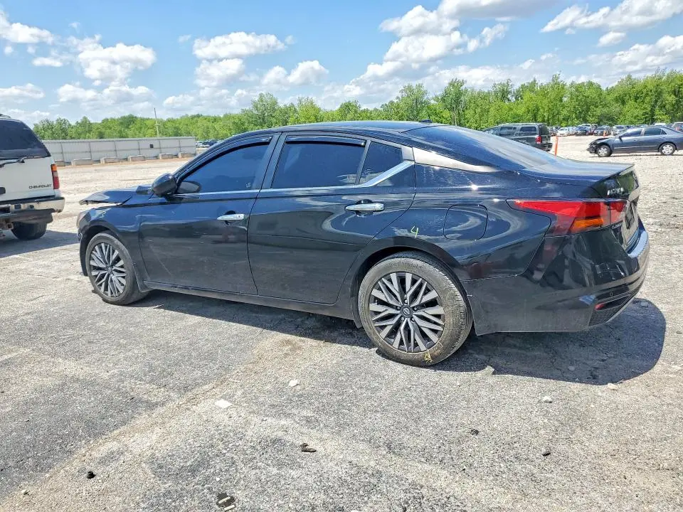 2023 NISSAN ALTIMA SV  