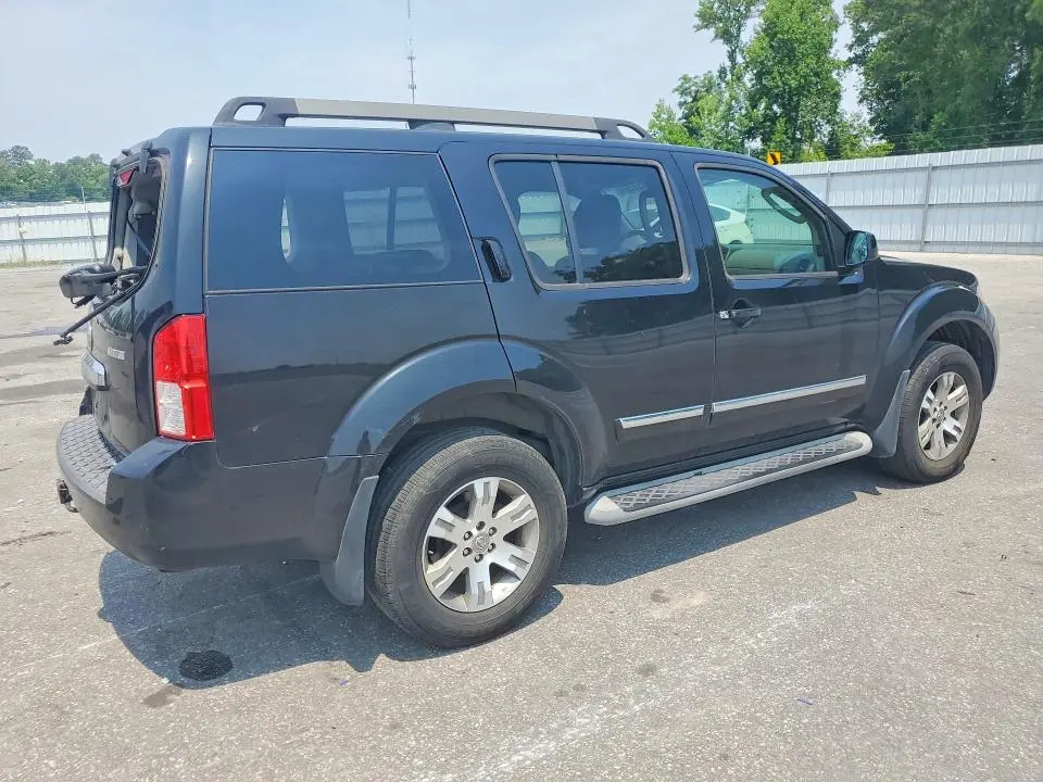 2011 NISSAN PATHFINDER S  