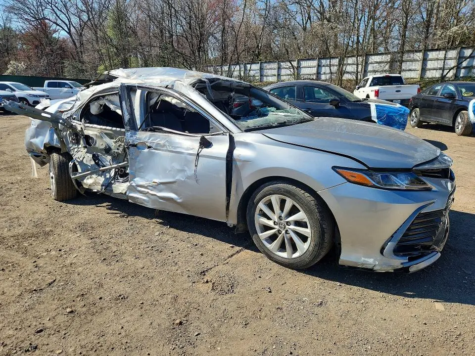 2022 TOYOTA CAMRY LE  