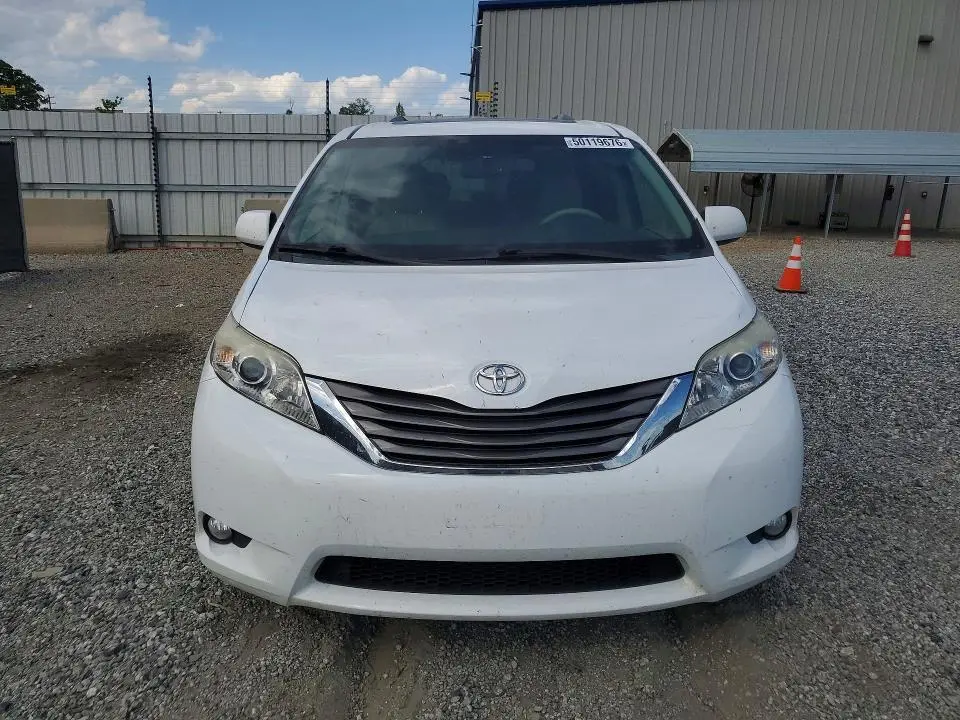 2013 TOYOTA SIENNA XLE 8-PASSENGER  