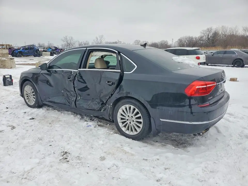 2016 VOLKSWAGEN PASSAT SE  