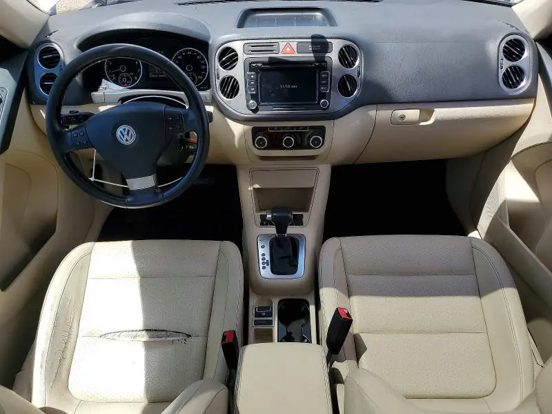2010 VOLKSWAGEN TIGUAN SE  