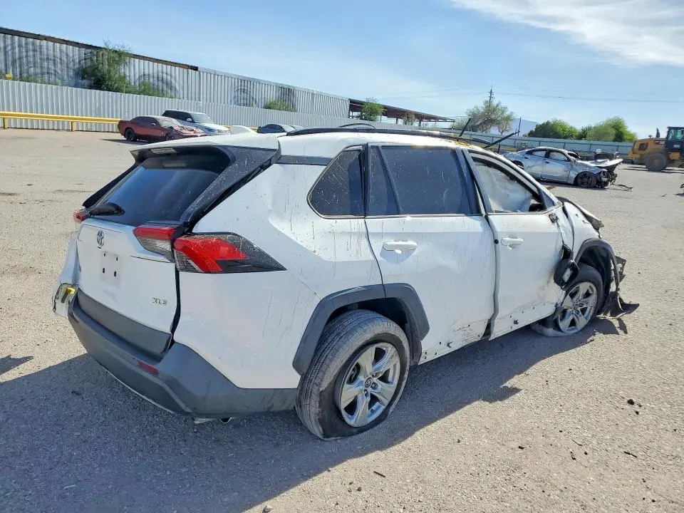2019 TOYOTA RAV4 XLE  