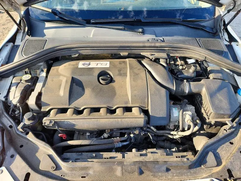 2015 VOLVO XC60 T6 PREMIER+  
