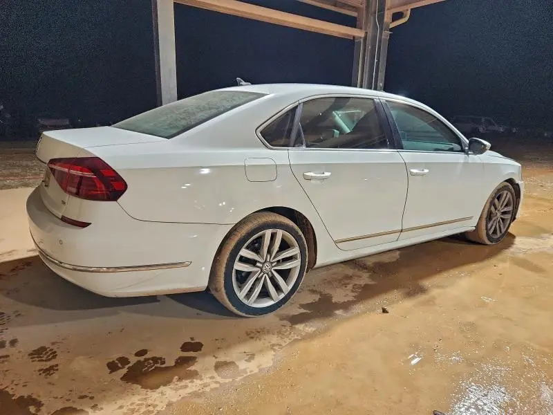 2017 VOLKSWAGEN PASSAT SE  