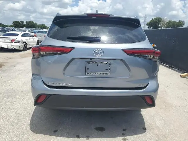 2021 TOYOTA HIGHLANDER XLE  