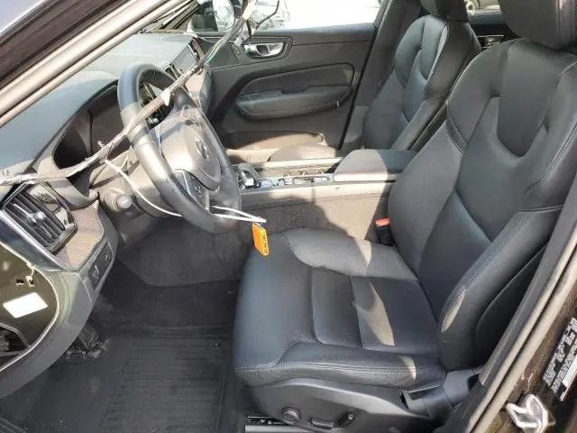 2022 VOLVO XC60 B5 MOMENTUM  