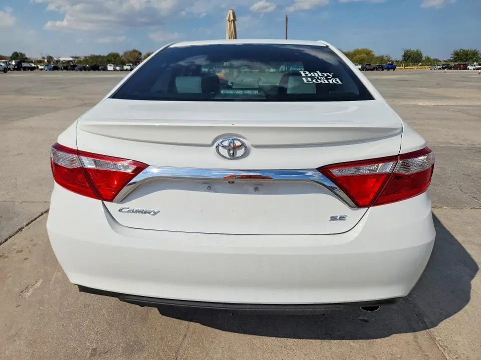 2015 TOYOTA CAMRY SE  