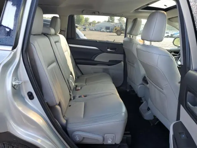 2018 TOYOTA HIGHLANDER SE  