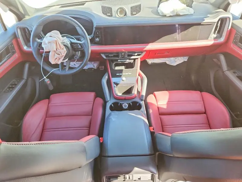 2025 PORSCHE CAYENNE S  