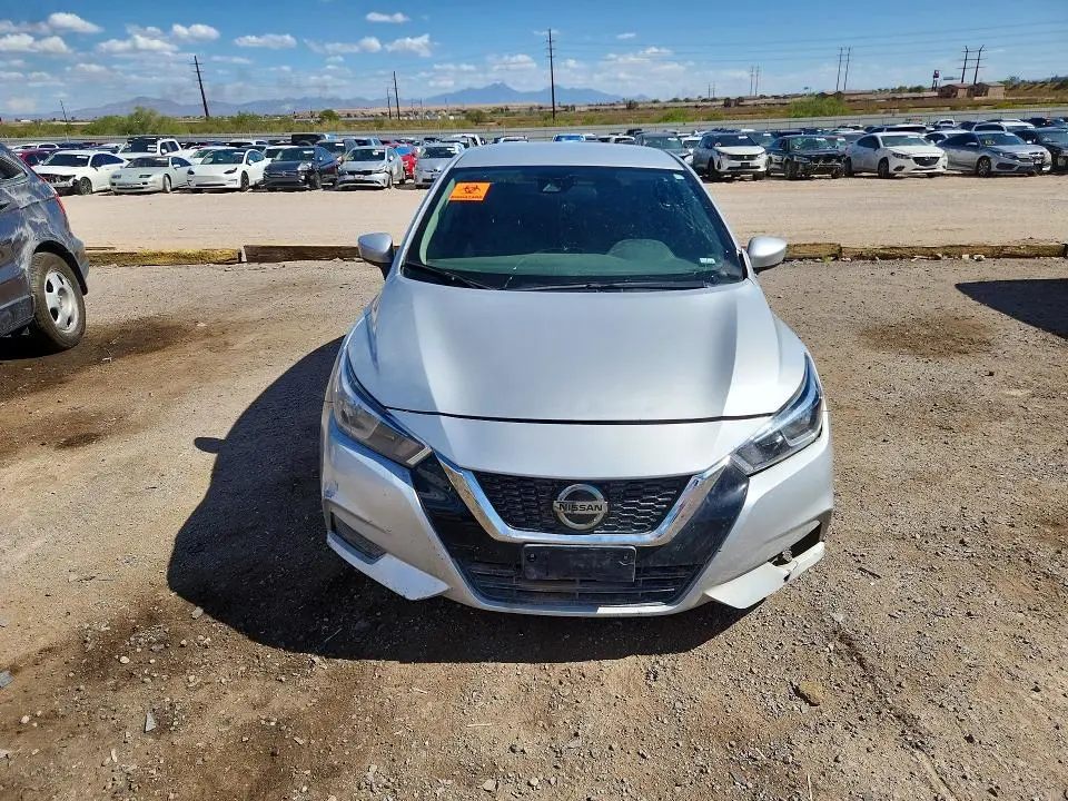 2022 NISSAN VERSA SV  