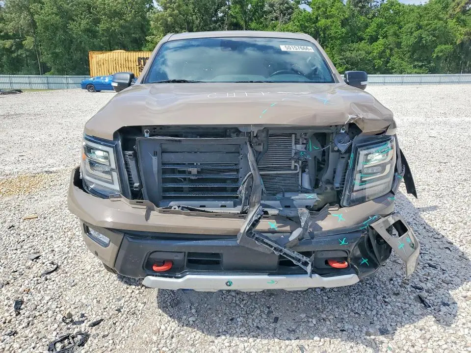 2024 NISSAN TITAN SV  