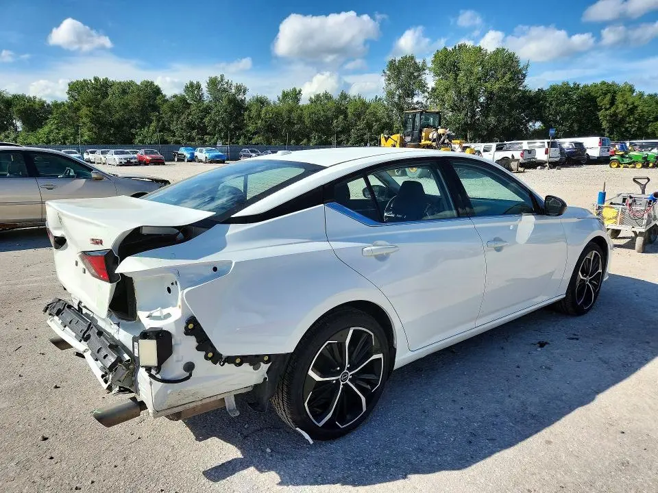 2024 NISSAN ALTIMA SR  