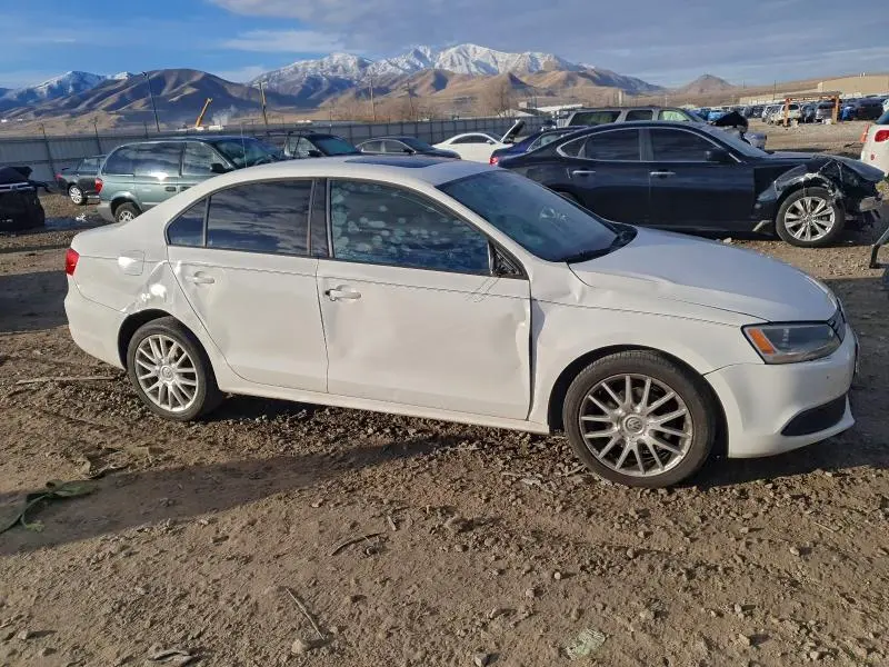2011 VOLKSWAGEN JETTA SE  