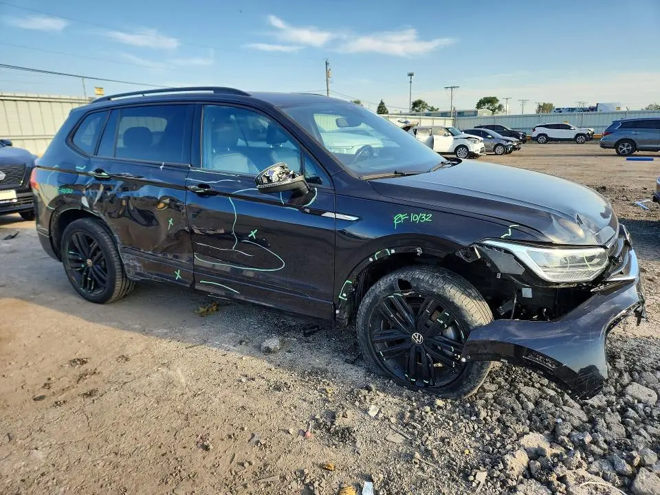 2022 VOLKSWAGEN TIGUAN SE R-LINE BLACK  