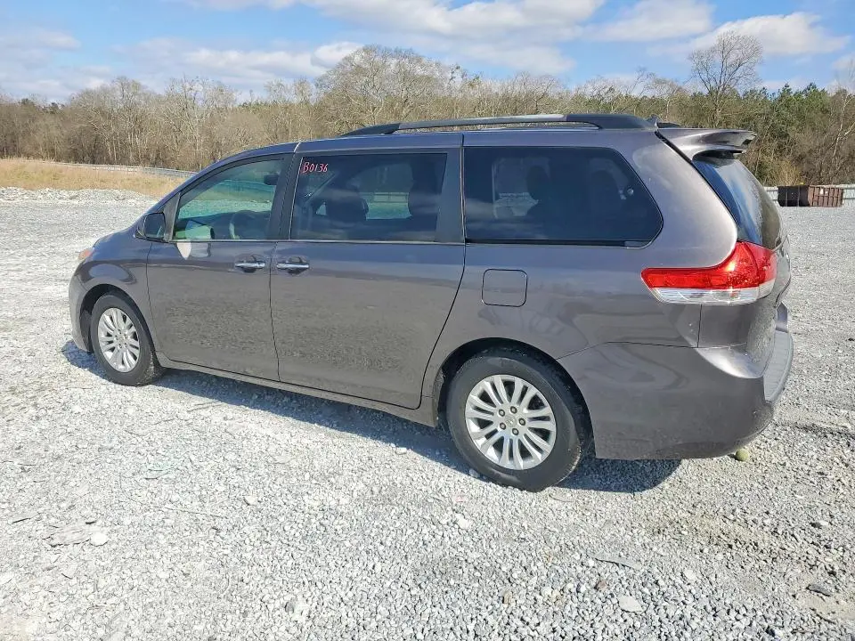 2013 TOYOTA SIENNA XLE 8-PASSENGER  