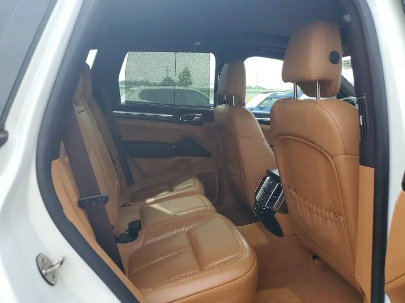 2018 PORSCHE CAYENNE S  