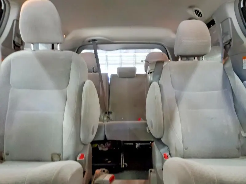 2015 TOYOTA SIENNA LE  