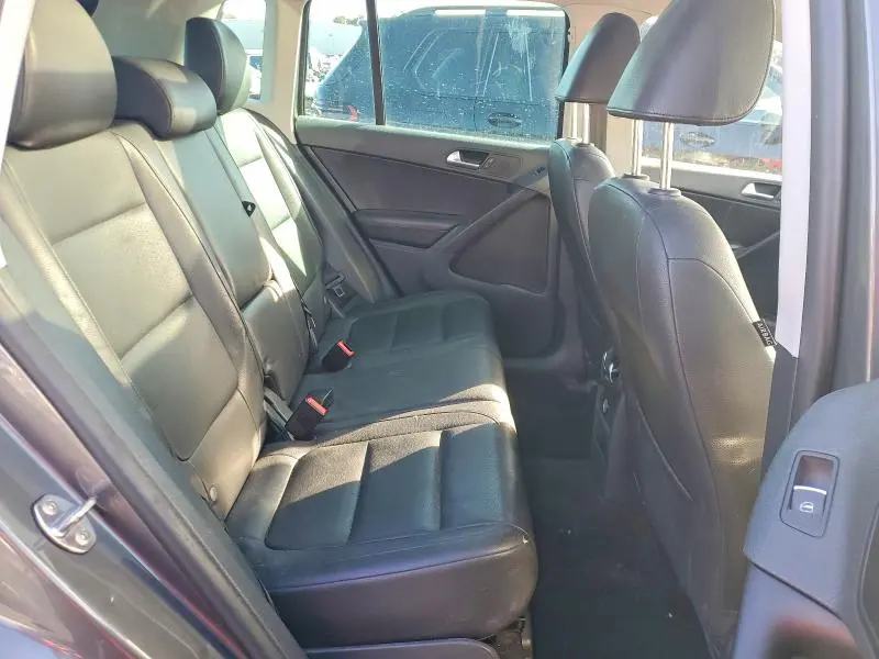 2013 VOLKSWAGEN TIGUAN S  