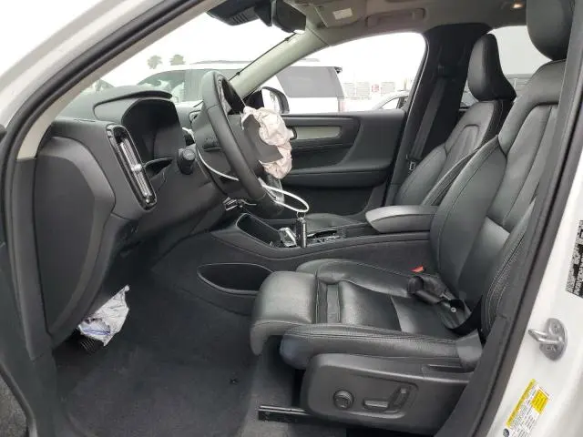 2024 VOLVO XC40 PLUS  