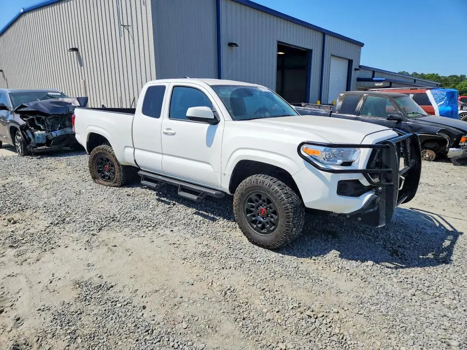 2022 TOYOTA TACOMA SR  