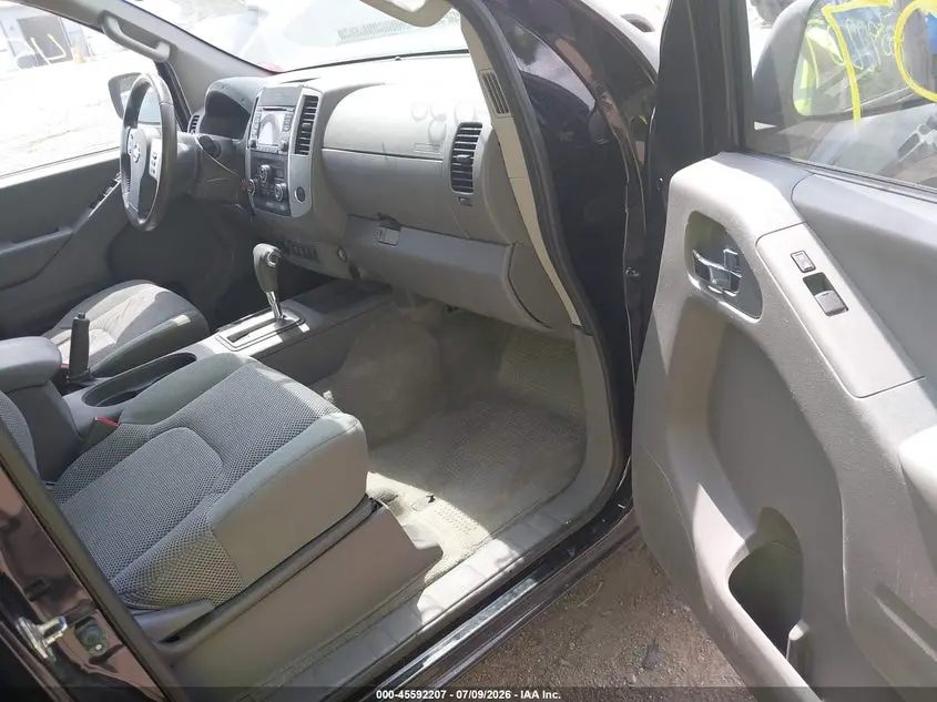 2016 NISSAN FRONTIER SV
