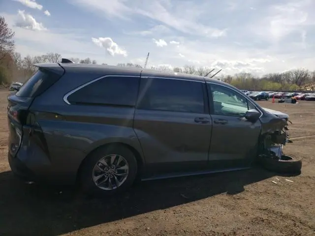 2025 TOYOTA SIENNA LE  